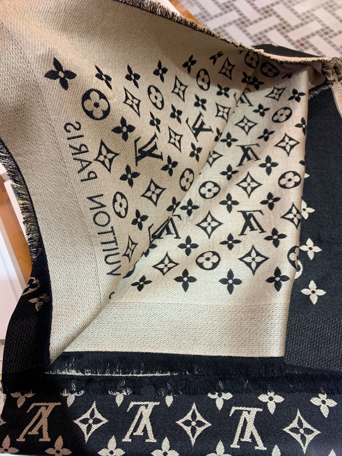 LOUIS VUITTON LV SCARF 200 CM IN WOOL MIX SILK 737209