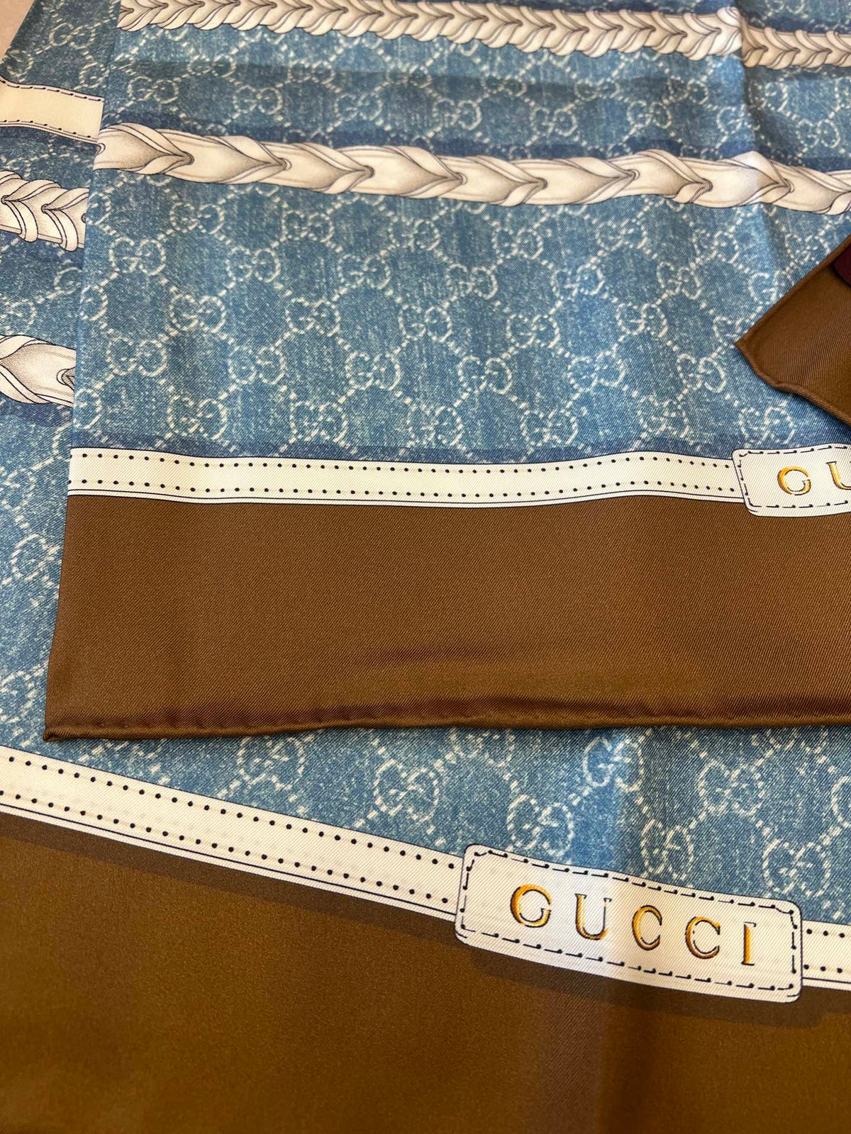 GUCCI 25S SCARF 90 IN SILK 700813