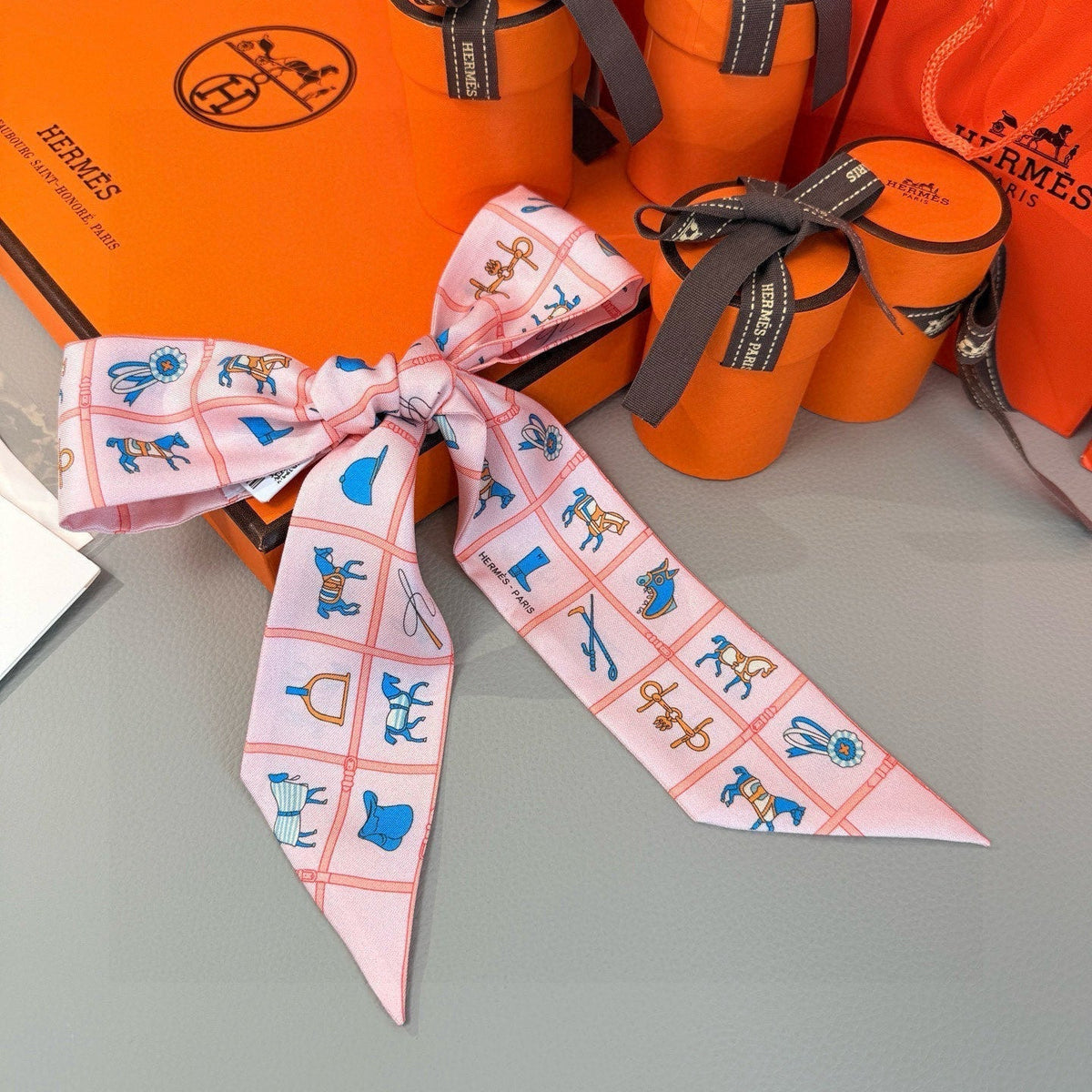 HERMES HERMES 25S SCARF 86 IN SILK 853136