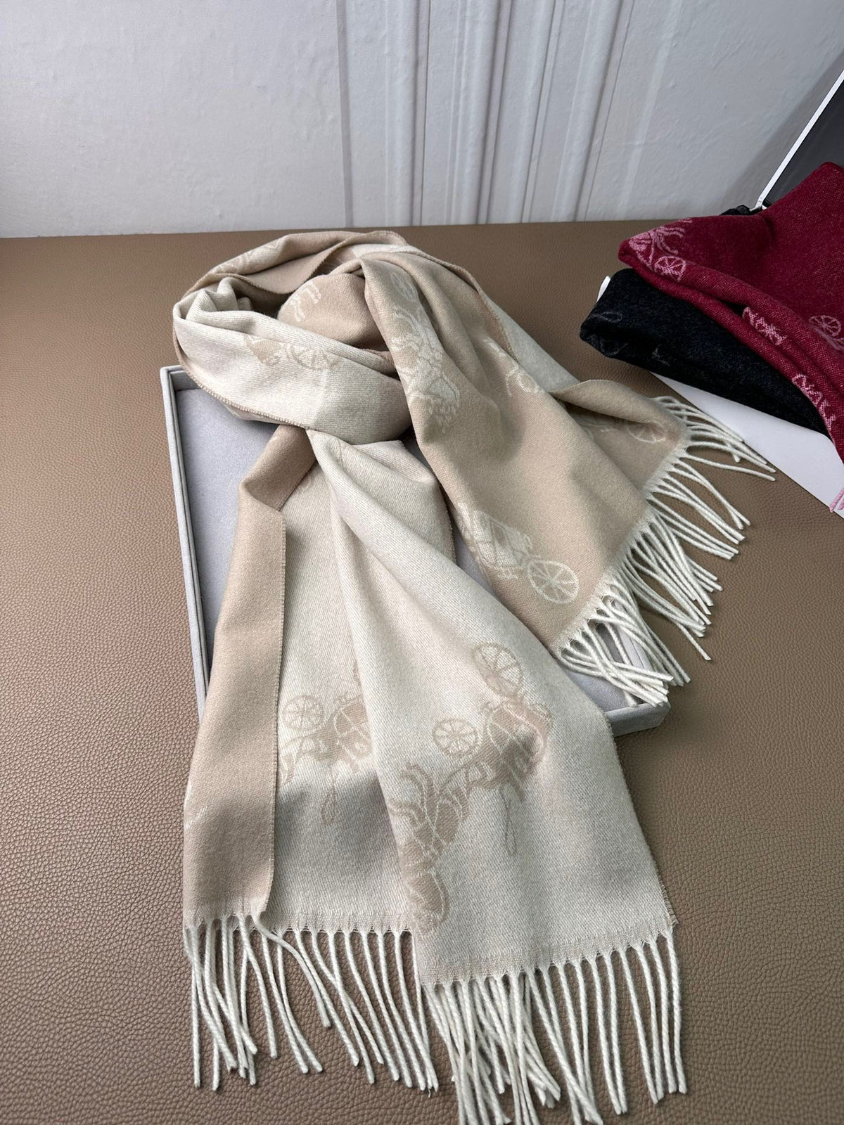 COACH HORSE & CARRIAGE PRINT SCARF 195 CM IN BEIGE WOOL 375241