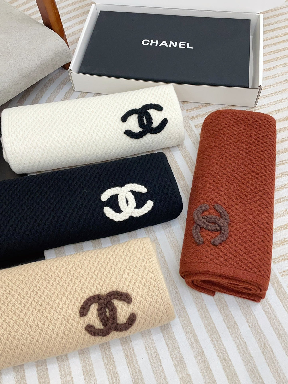 CHANEL SCARF 190 CM IN DESERT BROWN CASHMERE 393185