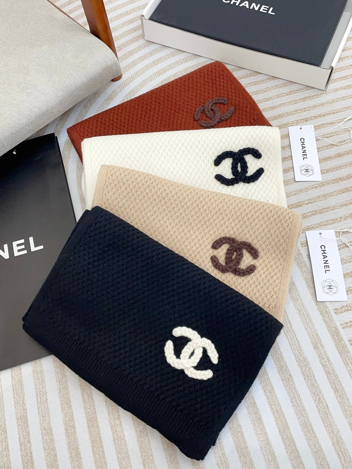CHANEL SCARF 190 CM IN DESERT BROWN CASHMERE 393185