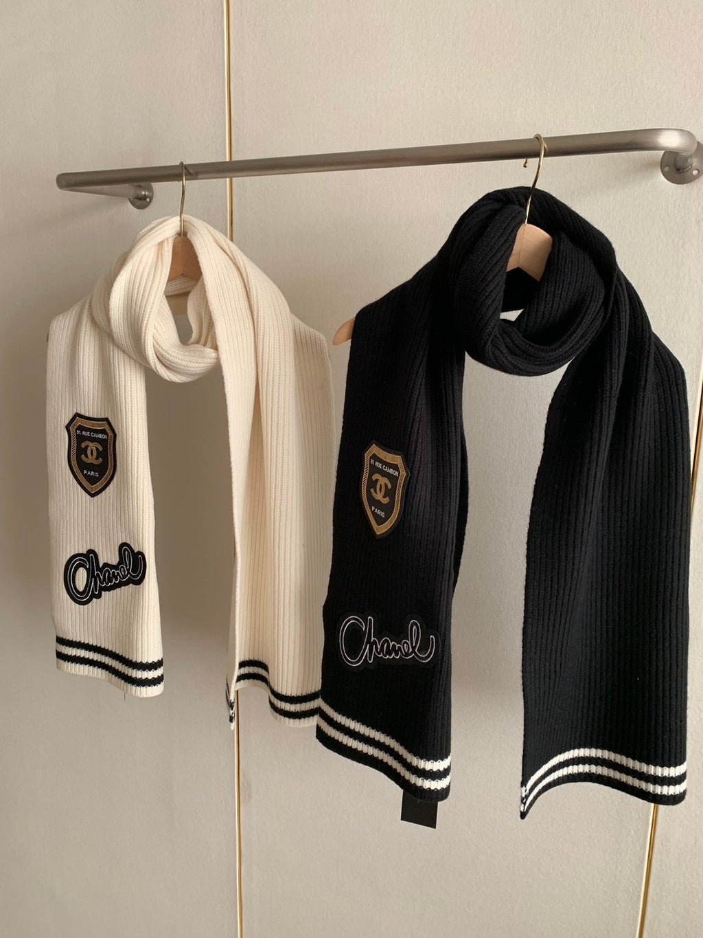 CHANEL SCARF 200 CM IN WHITE PURE CASHMERE WITH STICKER 392880