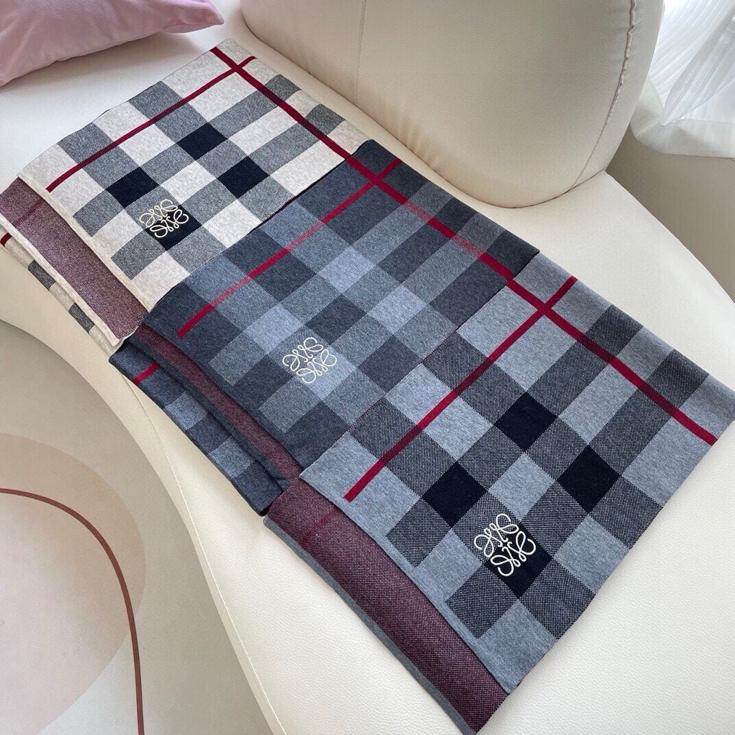 LOEWE SCARF 180 CM IN BLACK MIX WHITE CARO CASHMERE 389779