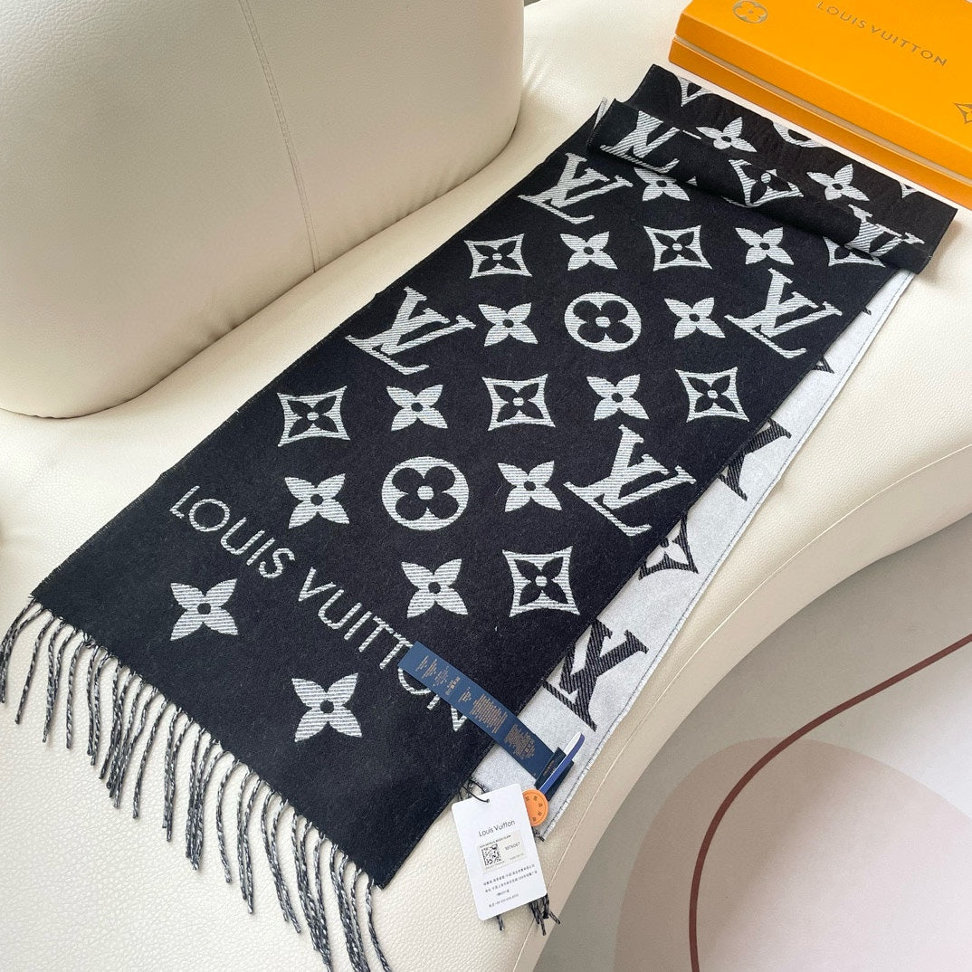 LOUIS VUITTON ESSENTIAL SCARF 186 CM IN BLACK WOOL 399773