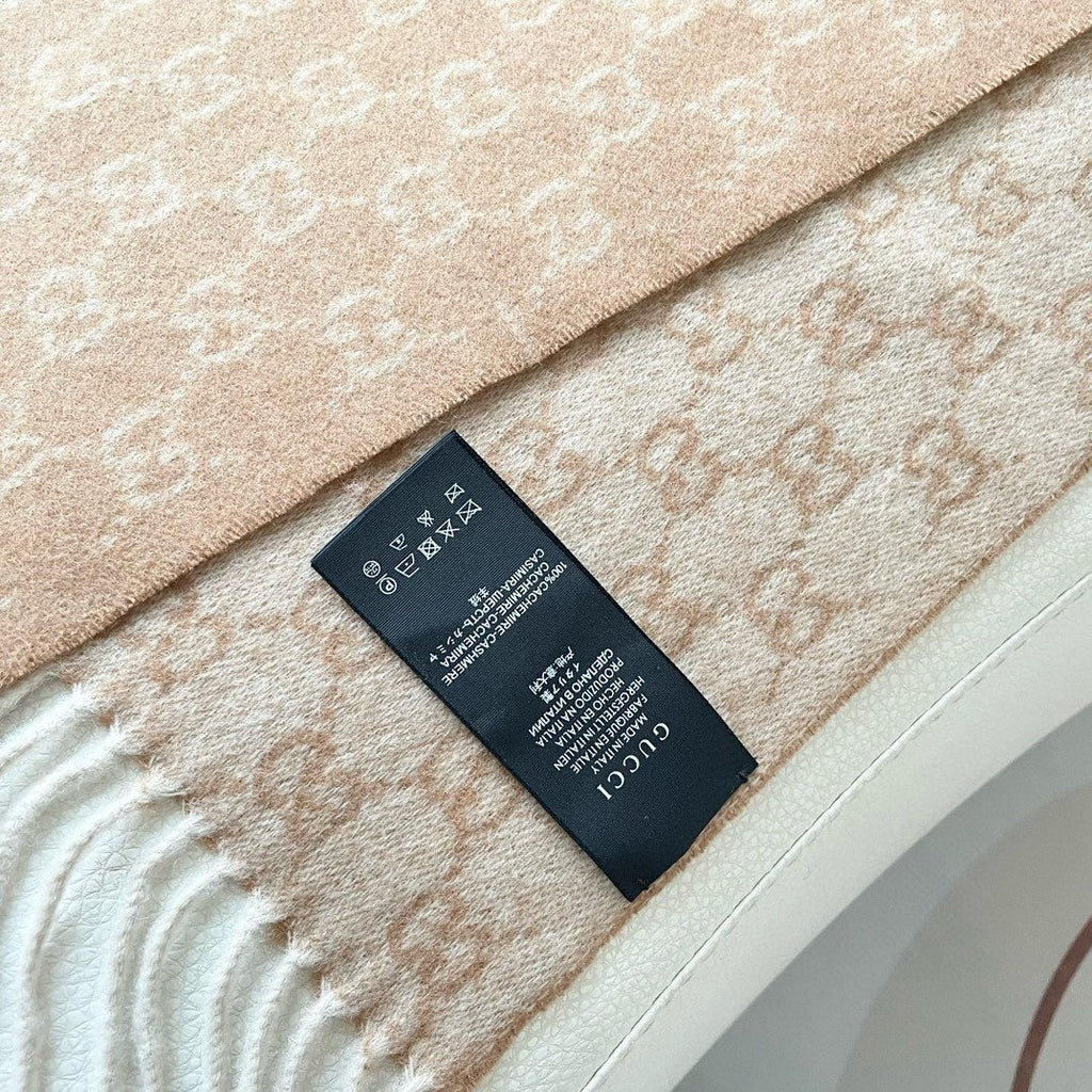 GUCCI SCARF 200 CM IN PEANUT BROWN MONOGRAM CASHMERE  399766