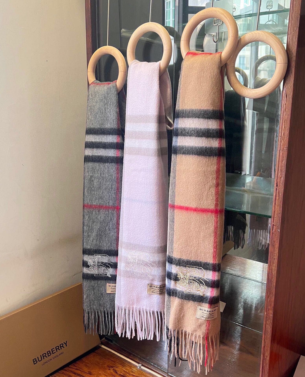 BURBERRY CLASSIC CHECK SCARF 180 CM IN PASTEL PINK CASHMERE 394770