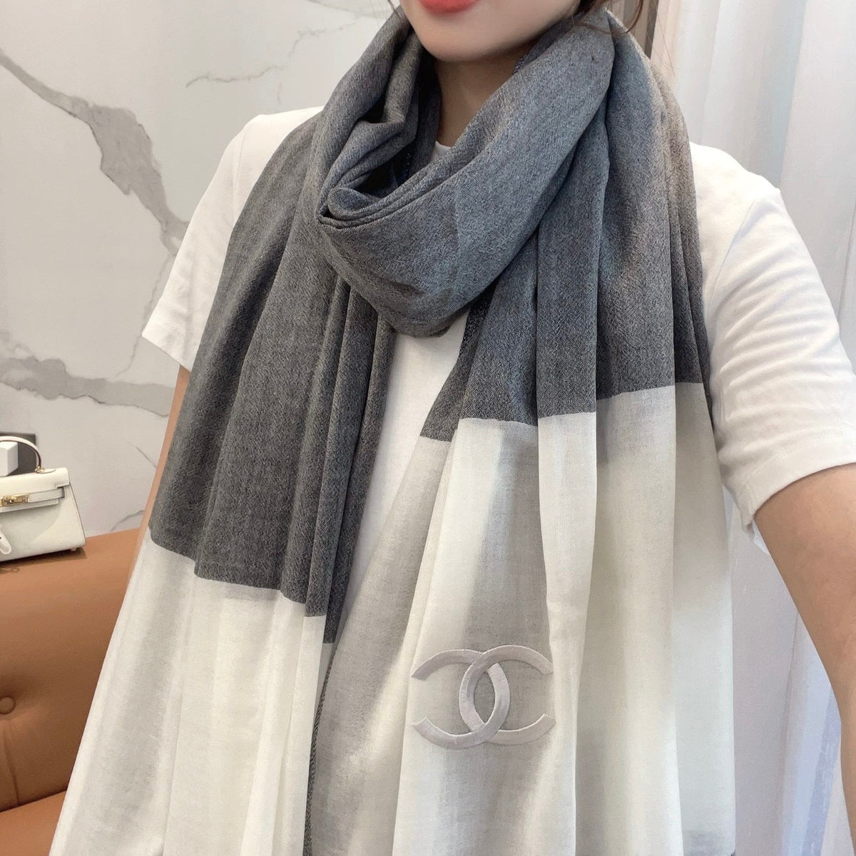CHANEL SCARF 200 CM IN MOUSE GRAY MIX WHITE CASHMERE 402261