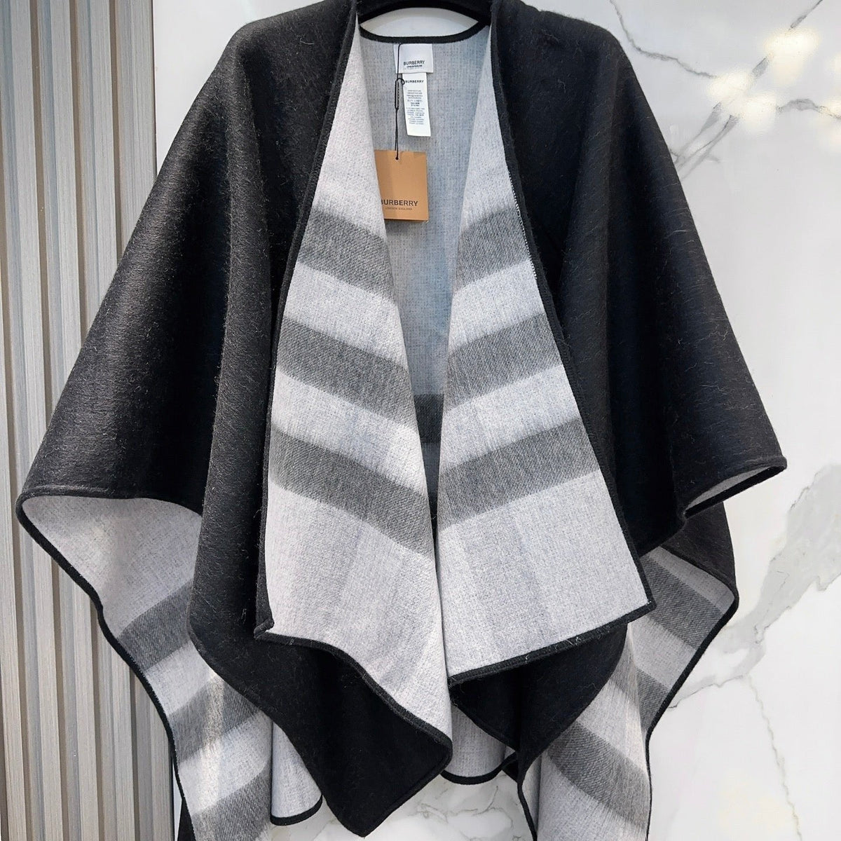 BURBERRY REVERSIBLE CHECK CASHMERE CAPE BLACK AND LIGHT GRAY 410135
