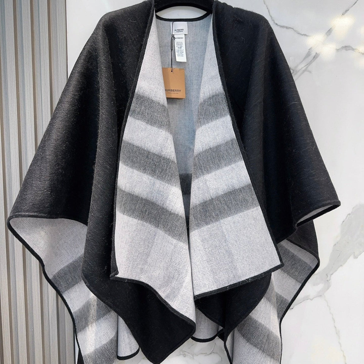 BURBERRY WOOL CAPE 140 CM BLACK AND LIGHT GRAY 394535