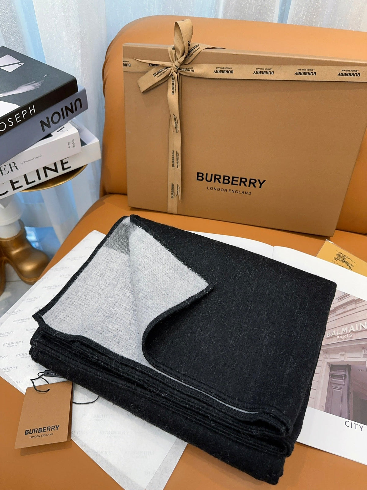 BURBERRY REVERSIBLE CHECK CASHMERE CAPE BLACK AND LIGHT GRAY 410135