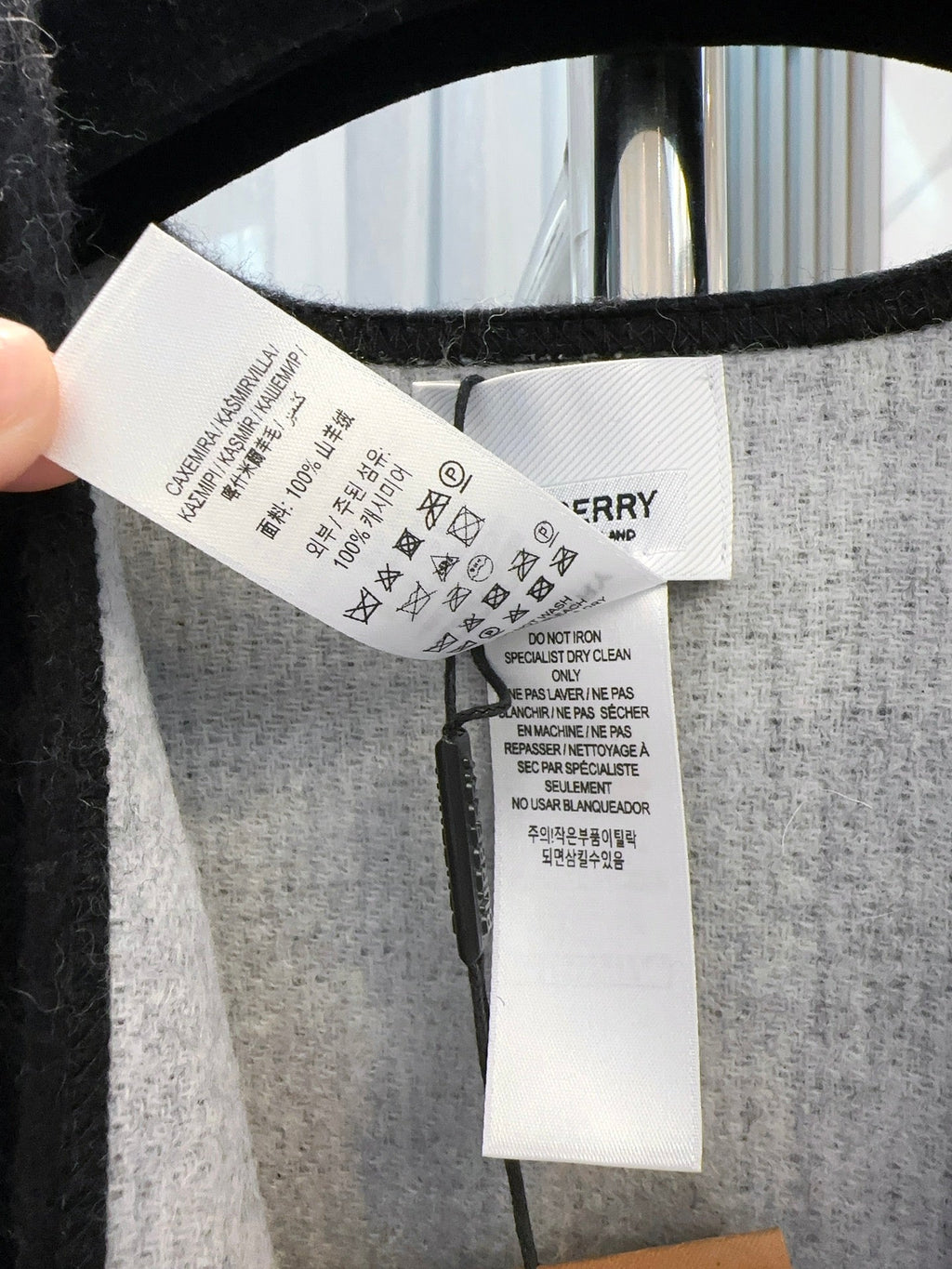 BURBERRY REVERSIBLE CHECK CASHMERE CAPE BLACK AND LIGHT GRAY 410135