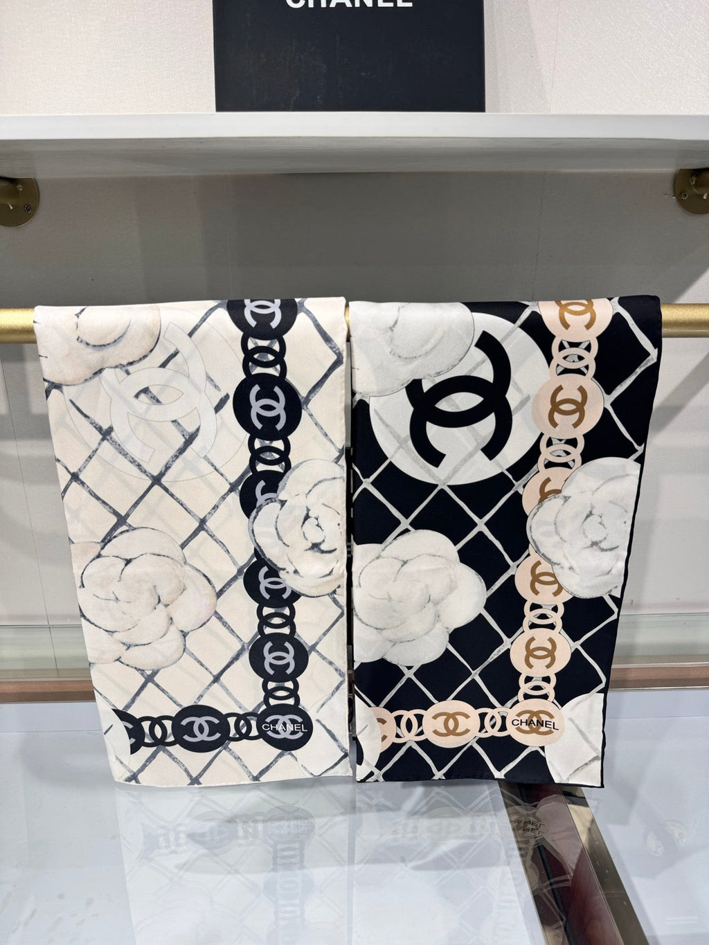 CHANEL 25S SCARF 90 IN CASHMERE SILK 737220