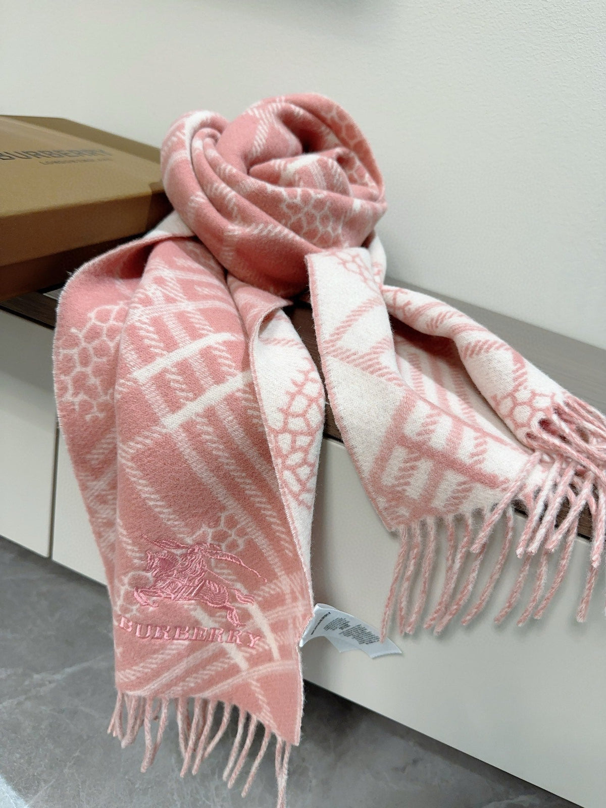 BURBERRY CLASSIC CHECK SCARF 168 CM IN ROSE PINK CASHMERE 396321