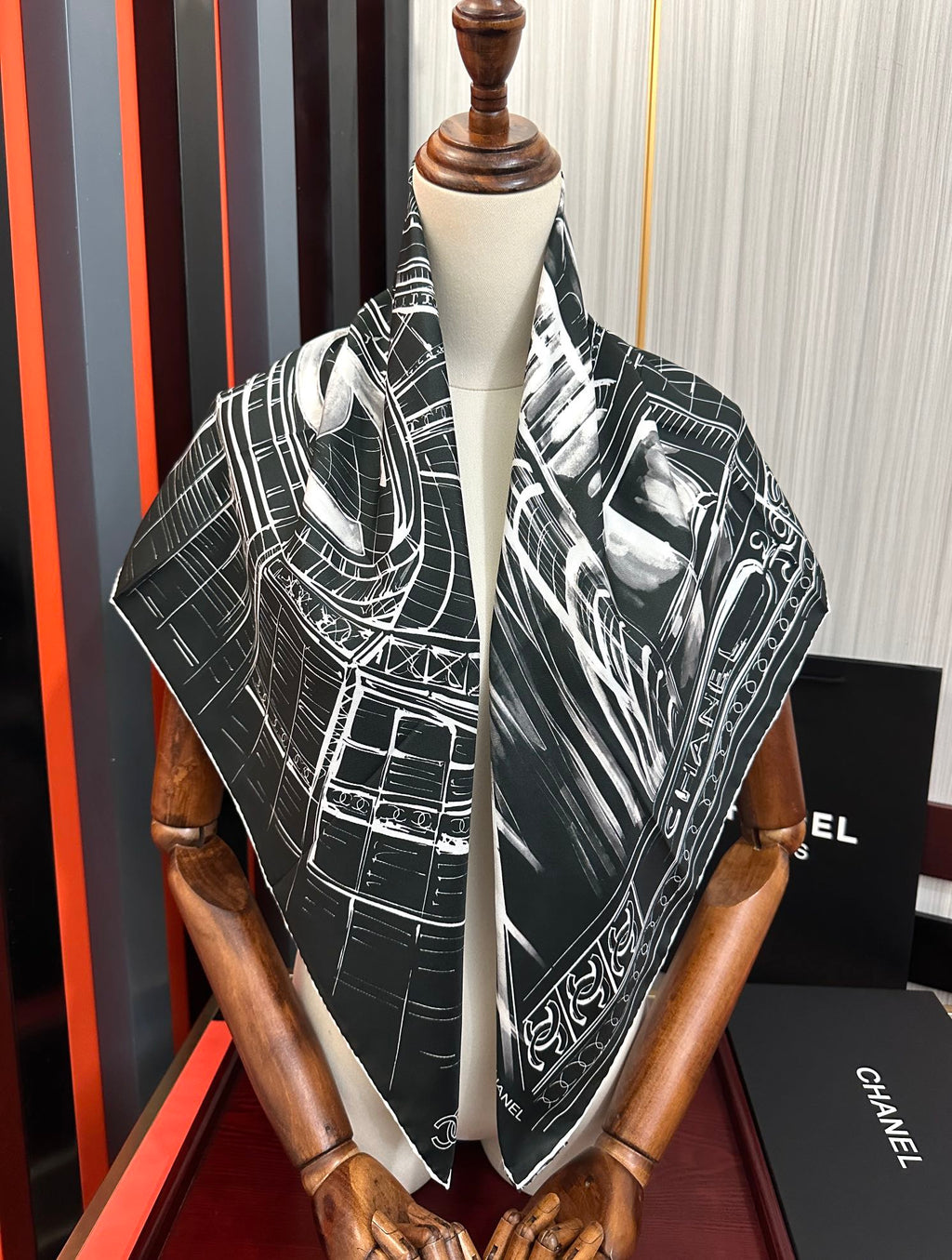 CHANEL 25S SCARF 90 IN SILK 002