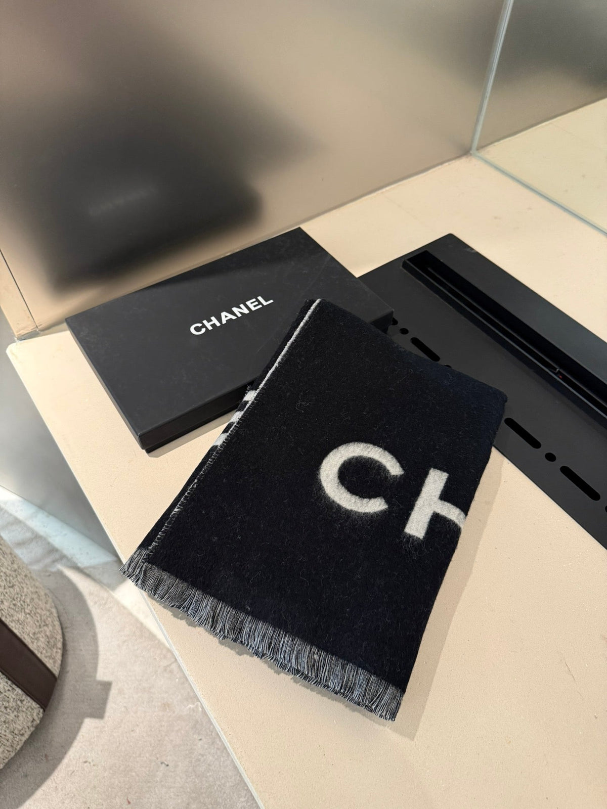 CHANEL SCARF 200 CM IN BLACK MIX WHITE CASHMERE AND WOOL 401299