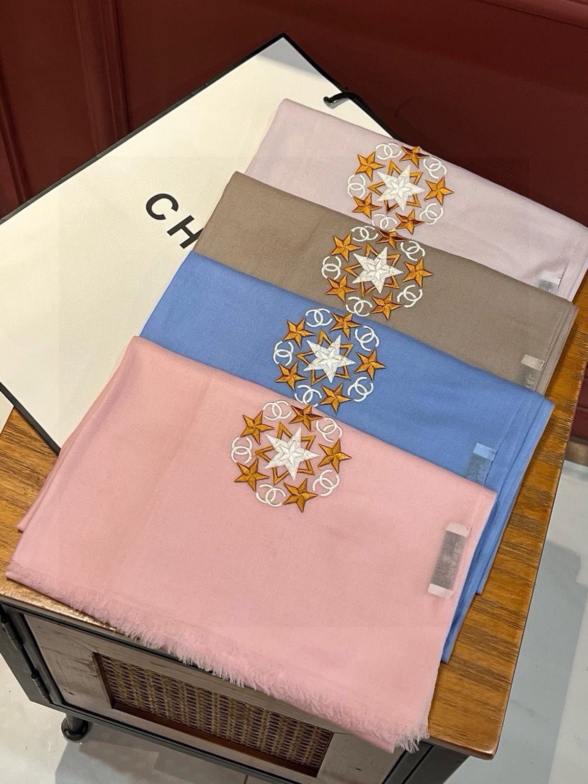 CHANEL SCARF 200 CM IN OYSTER TAN CASHMERE 394615