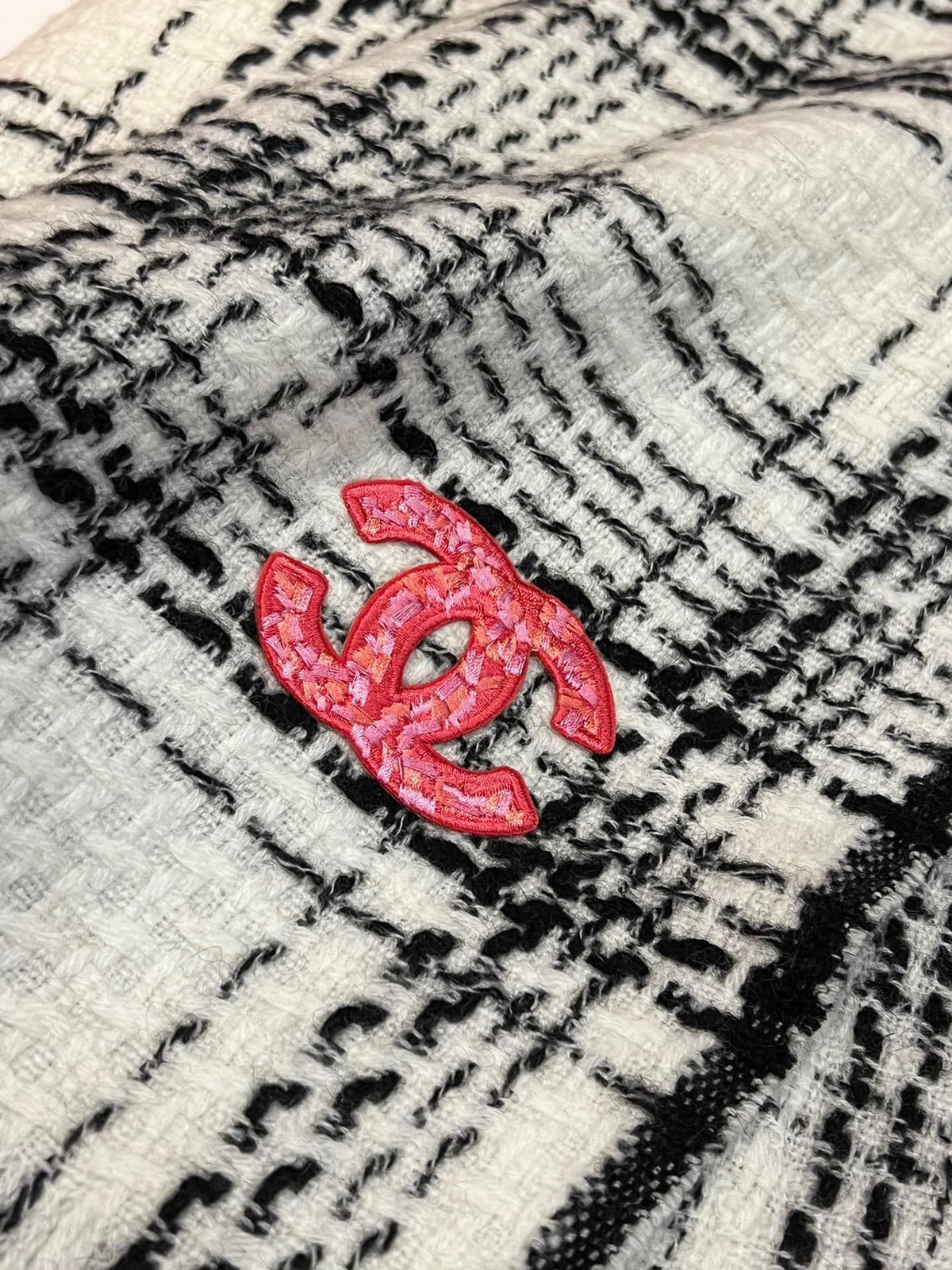 CHANEL SCARF 200 CM IN WHITE CASHMERE 402146