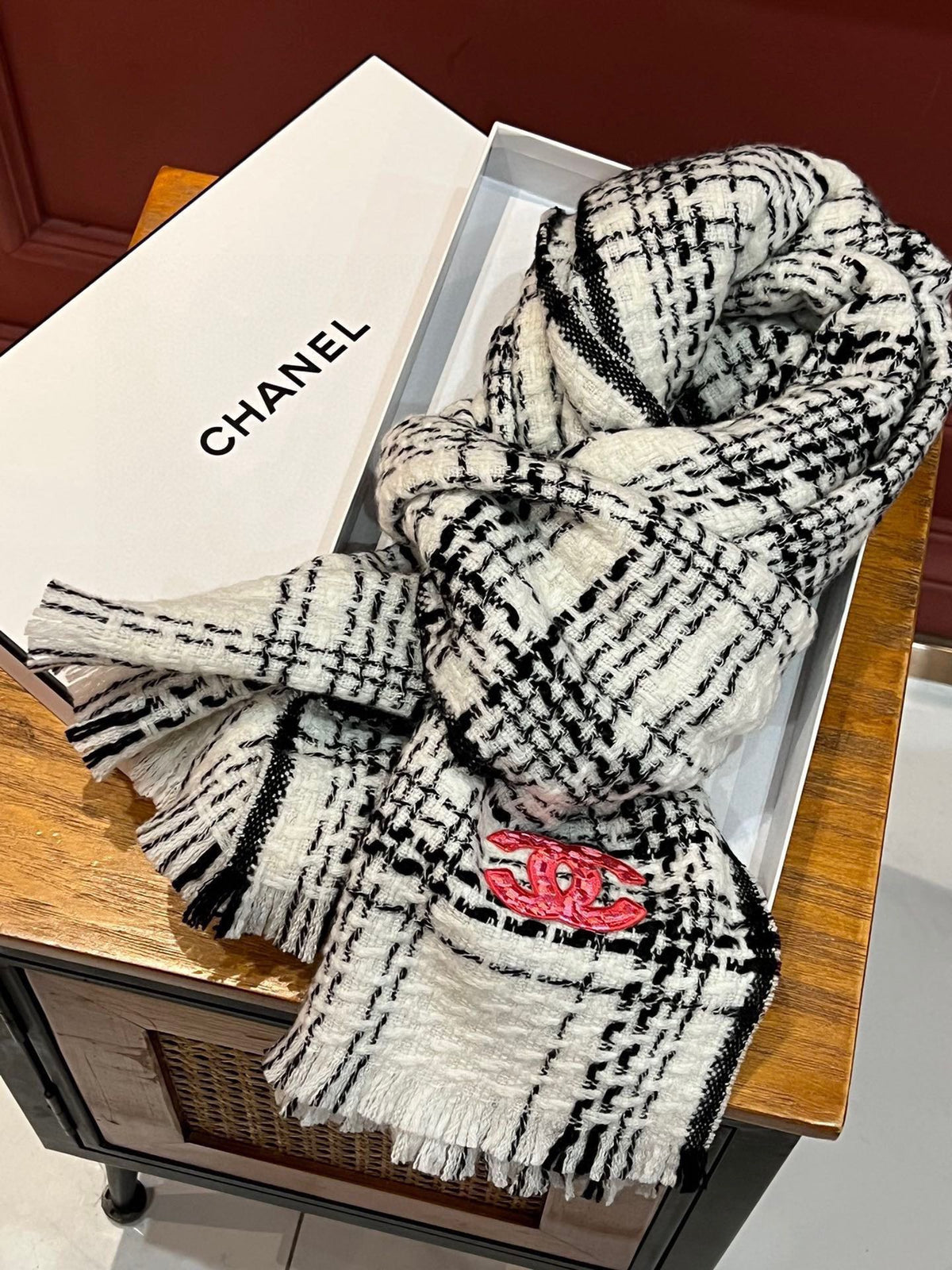 CHANEL SCARF 200 CM IN WHITE CASHMERE 402146