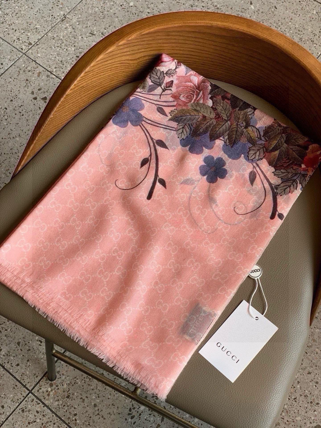 GUCCI SCARF 200 CM IN BLUSH PINK CASHMERE WITH COLORFUL FLOWER 405253
