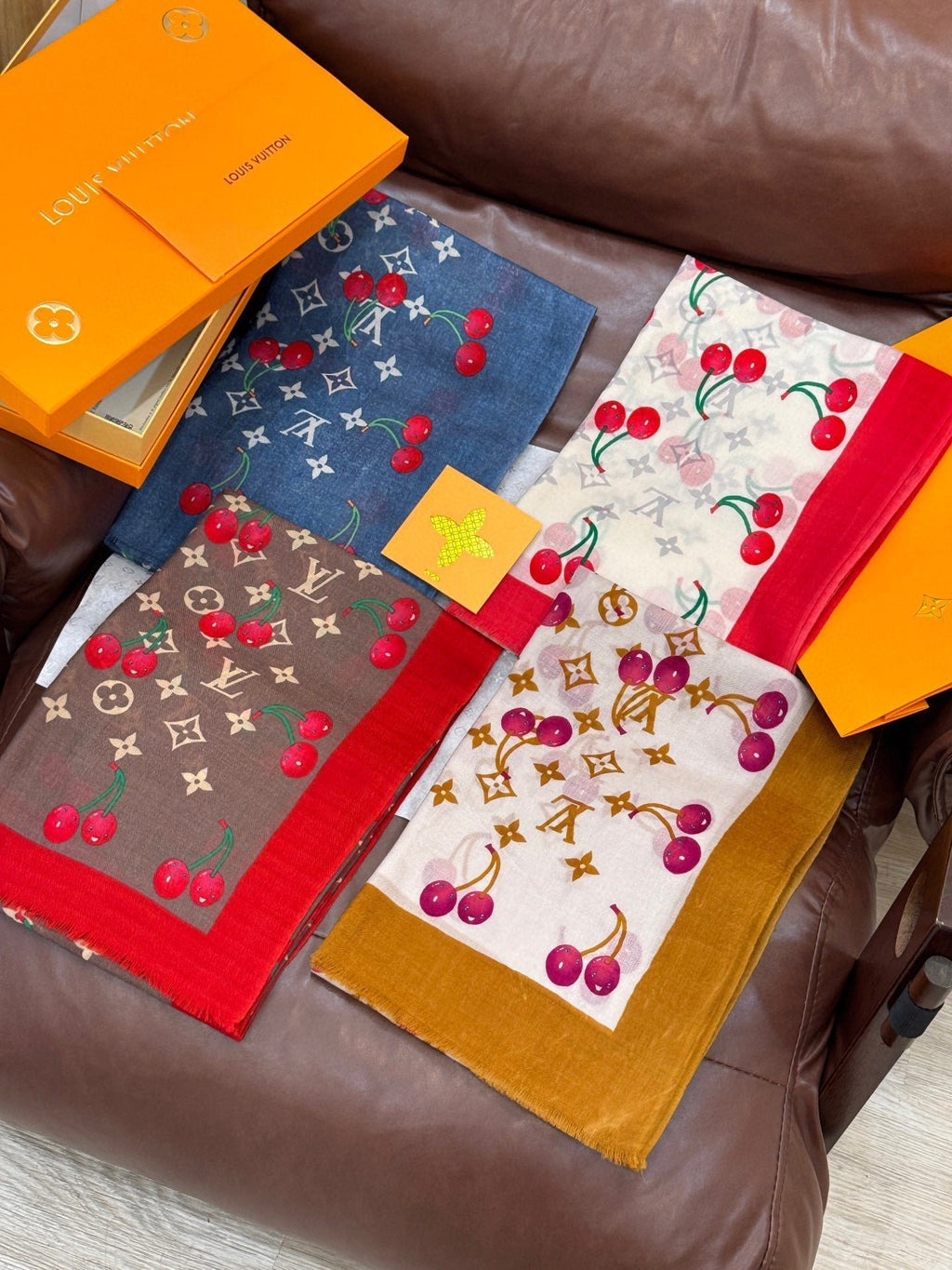 LOUIS VUITTON LV SCARF 200 CM IN CASHMERE 728985