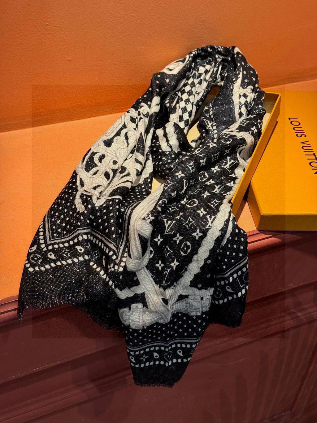 LOUIS VUITTON LV SCARF 200 CM IN CASHMERE 728993
