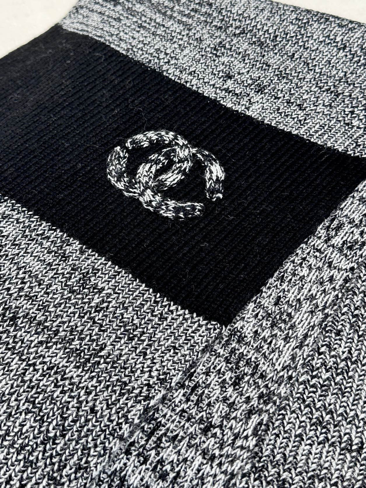 CHANEL SCARF 180 CM IN SHARK GRAY MIX BLACK CASHMERE 389977
