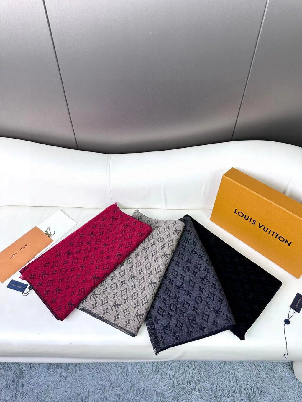LOUIS VUITTON SCARF 180 CM IN BLACK CLASSIC MONOGRAM CASHMERE 396441