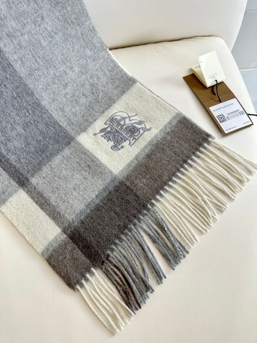 BURBERRY SCARF 180 CM IN SMOKE GRAY MIX WHITE CASHMERE 408504