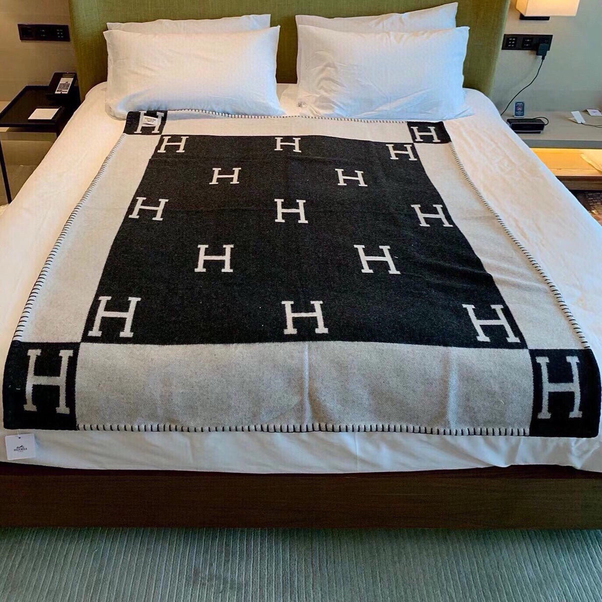 HERMES TIGRE BAYADERE BLANAVALON III THROW BLANKET IN BLACK CASERE 407142