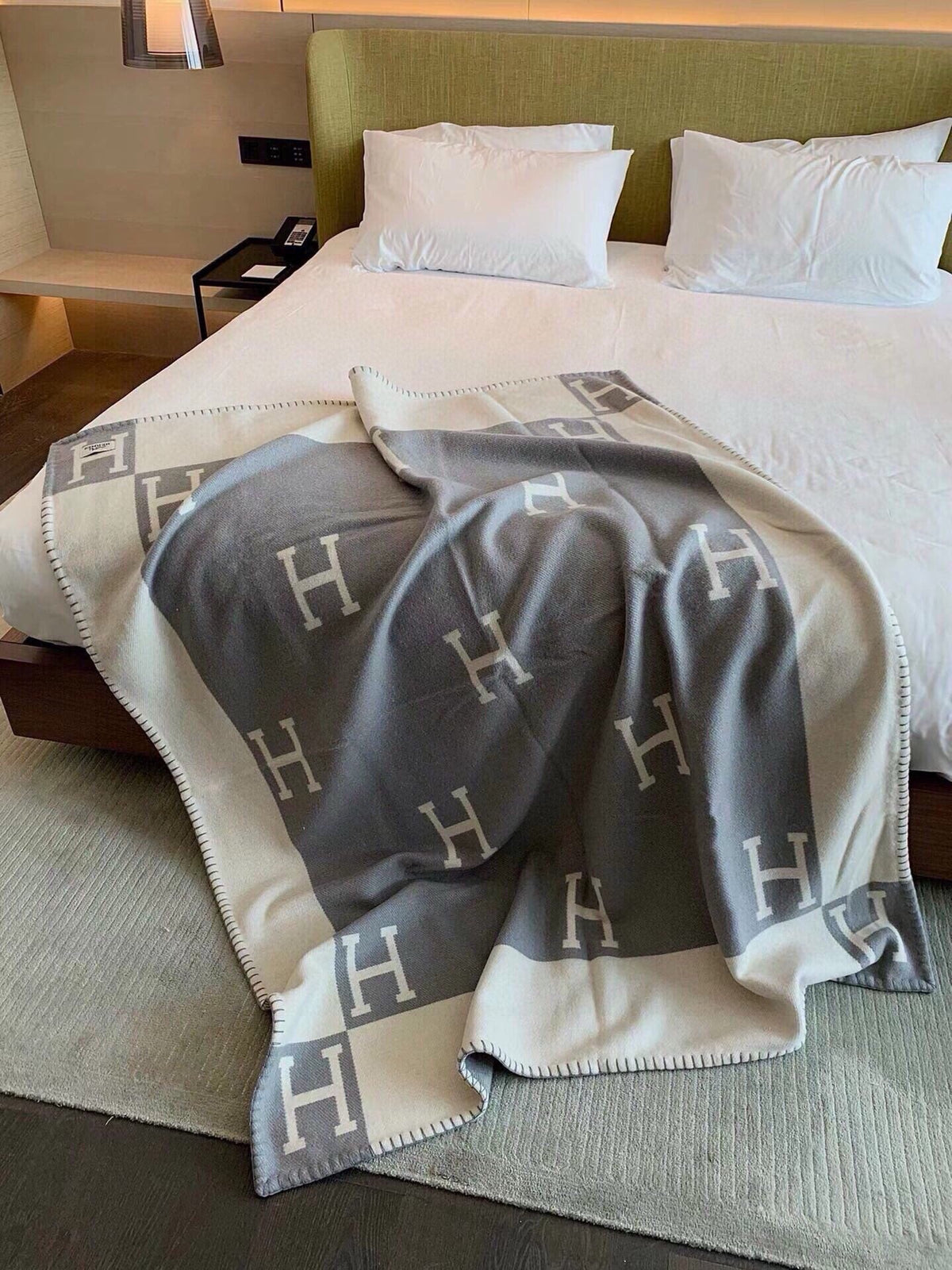 HERMES TIGRE BAYADERE BLANAVALON III THROW BLANKET IN LIGHT GRAY CASERE 407144
