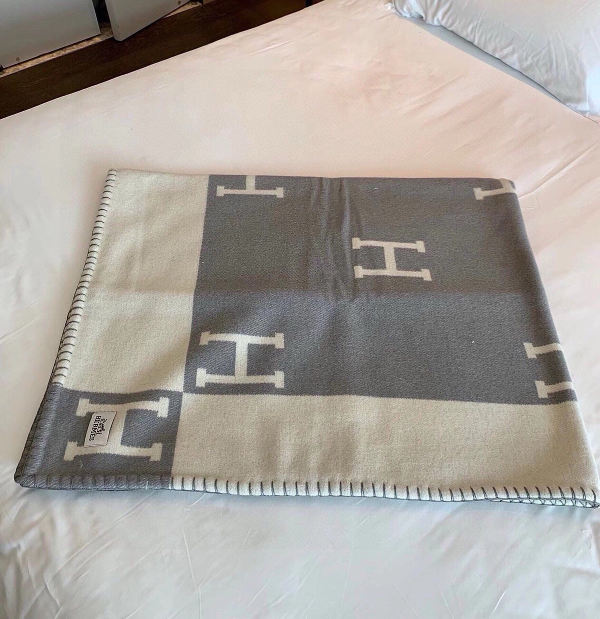 HERMES TIGRE BAYADERE BLANAVALON III THROW BLANKET IN LIGHT GRAY CASERE 407144