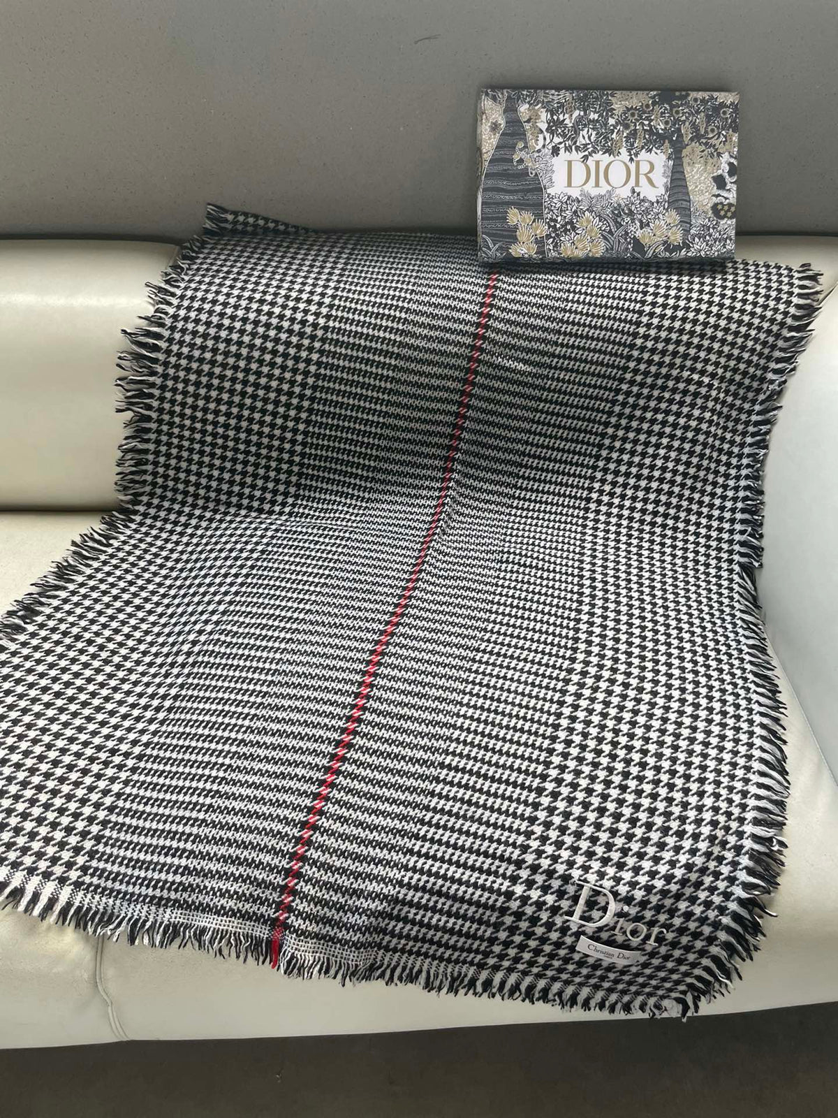 DIOR HOUNDSTOOTH SCARF 200 CM IN BLACK MIX WHITE WOOL 399969