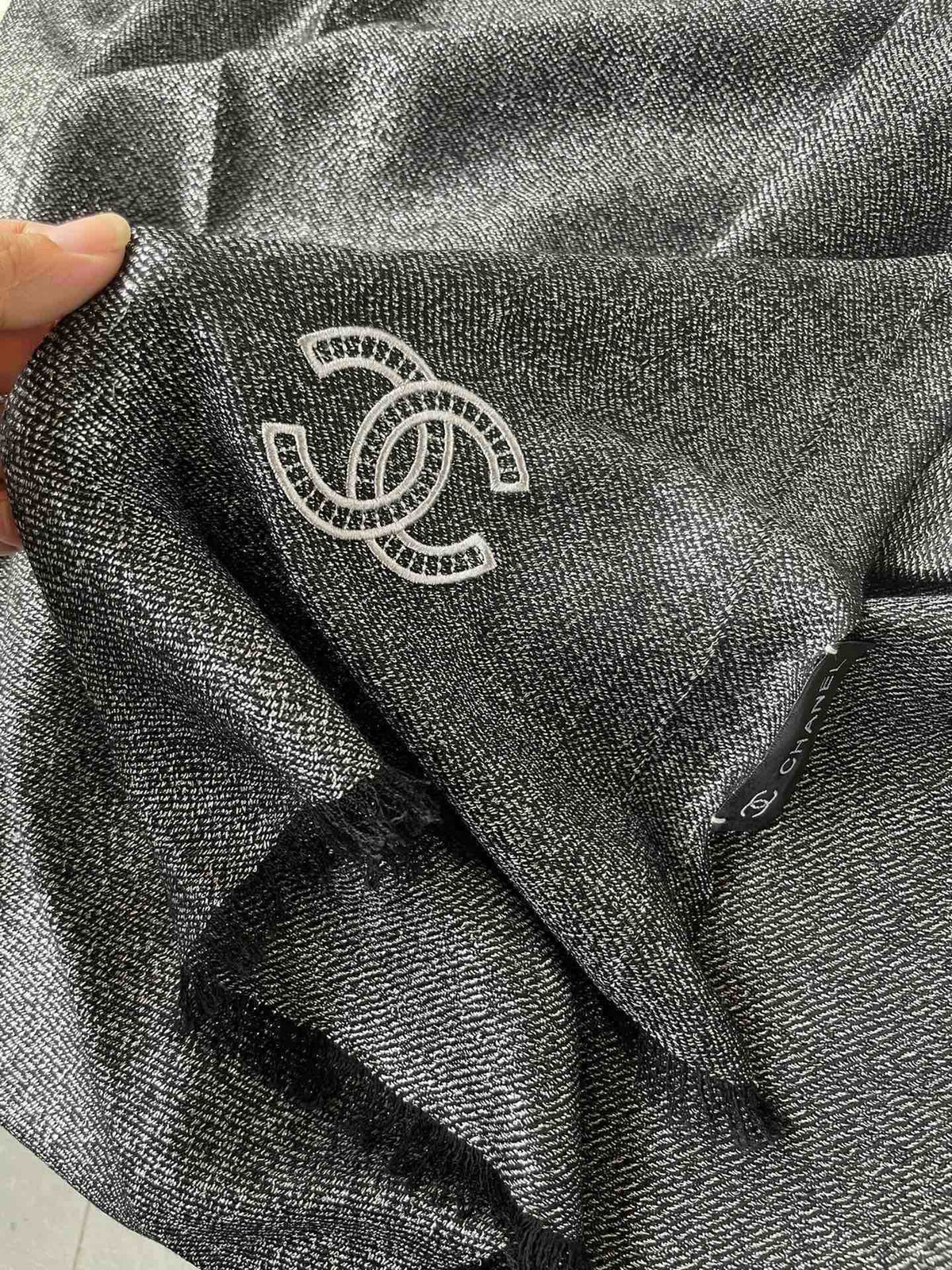 CHANEL SCARF 210 CM IN BLACK CASHMERE  402208