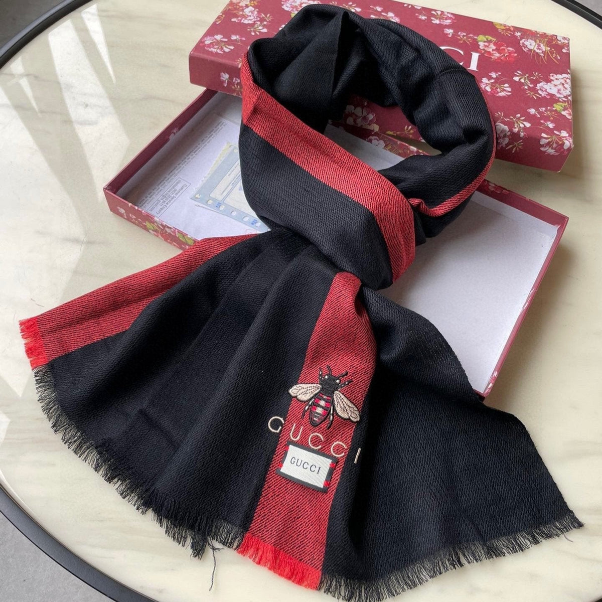 GUCCI SCARF 200 CM IN BLACK MIX RED CASHMERE WITH EMBROIDERED BEE 407516